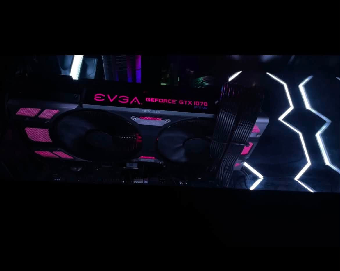 السلام عليكم كرت للبيع اعلى نسخة مبينه نضافته من الصور
Gtx 1070 8gb OC EVGA FTW EDITION 

170.000

مكاني بغداد غزالية 
***********
