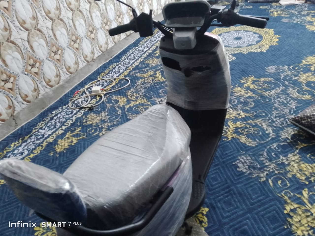 السلام عليكم درجة شحن للبيع دراجة صارلي سبوع من مشتريه اخذك ابو المعرض الخذته منه المواصفات سويج بصمه تشغيل عن بعد قفل ستيرن 6بطاريات بعده ضمن بيهن ملف 2000 سرعه 75حقيقي 70كيلو بشحنه وحده مثبت سرعة Rرجوع عنده الخلف دراجه ماخذه 800السعر 650وبيه مجال مكاني بغداد حسينيه الراشديه الرقم ***********
