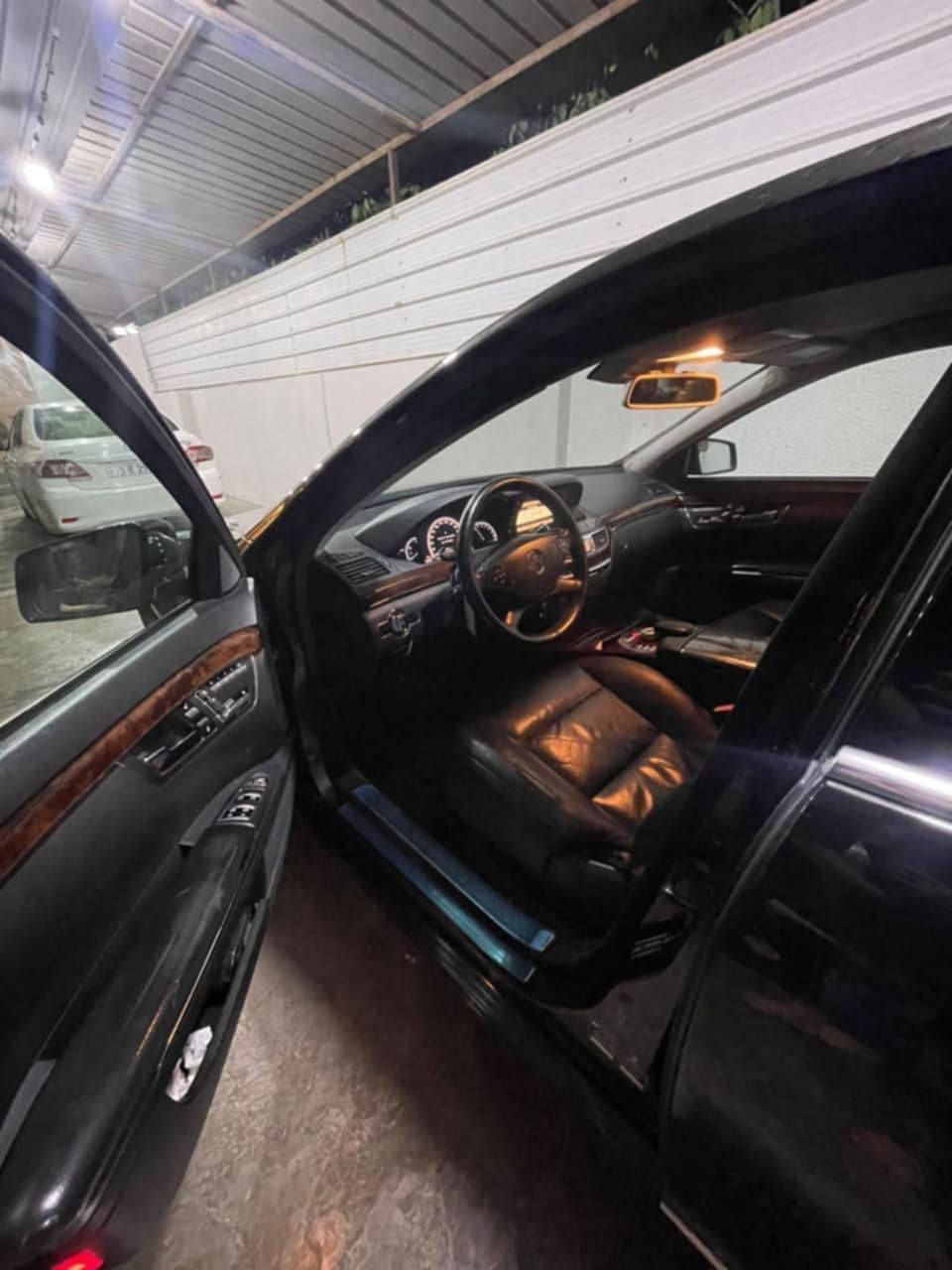 مارسدس 2013 فول مواصفات عدة الفتحة رقم اربيل بأسمي بيهة فقط كلير قطعتين جاملغ  أمامي وباب  والباقي مكفول كير مكينة جكات حدادية مكفول ونضيف السعر 21,000. مكان السيارة بغداد التاجي ***********
