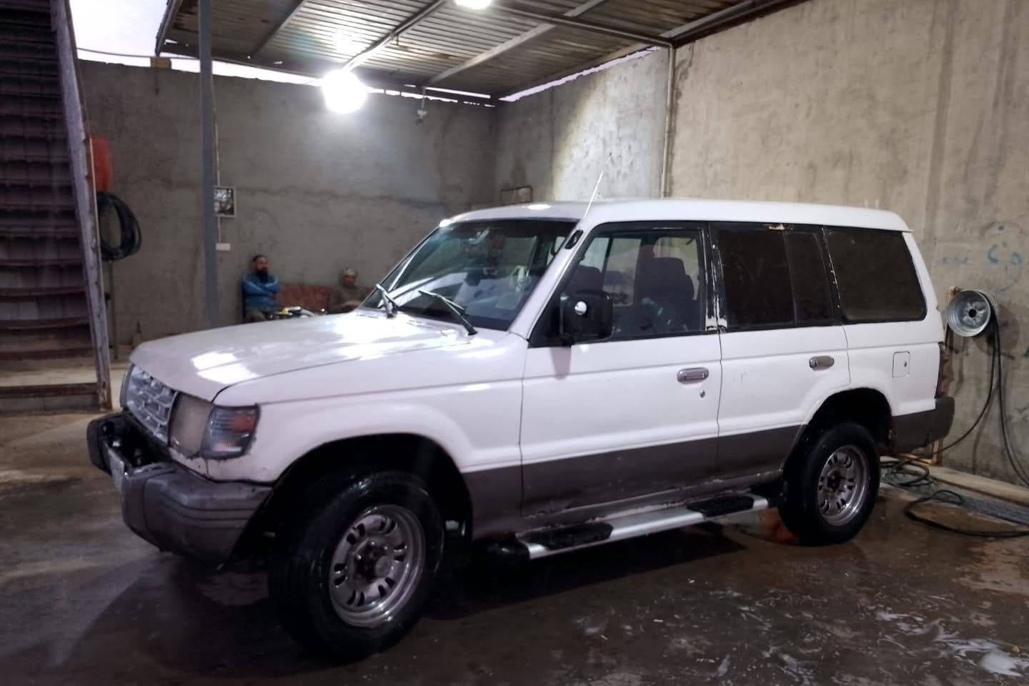 السلام عليكم
بايجيرو موديل 93
مكينة وكير ونجي 6 سلندر الخرسه 
تخم تاير باتري جديد 
شاشه 
كهربائيات كلها شغالها 
سياره جاهزه من كلشي 
المكان البصره الهارثه مقابيل محطه ارض الذهب 
السعر 35$
راعيها بزبير 
سنويه نافذه 
للتصال فقط ***********
