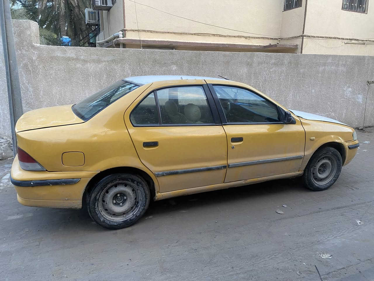 السلام عليكم شباب سمند 2010 رقم الماني. سيارة بلادية بيها طخةزغيرة ب الجاملغ الورى ومسويها تخم تاير كهربائيات بلادية مكينة خرسة سيارة كلش حلوة صدرها 60‎%‎ مطلوبة هيئة 700 وغرامات مرورية 200 ينكطعن من سعرها مكاني بغداد الحرية هذا رقميي  *********** السعر 26 وبيها مجال قليل كلش
