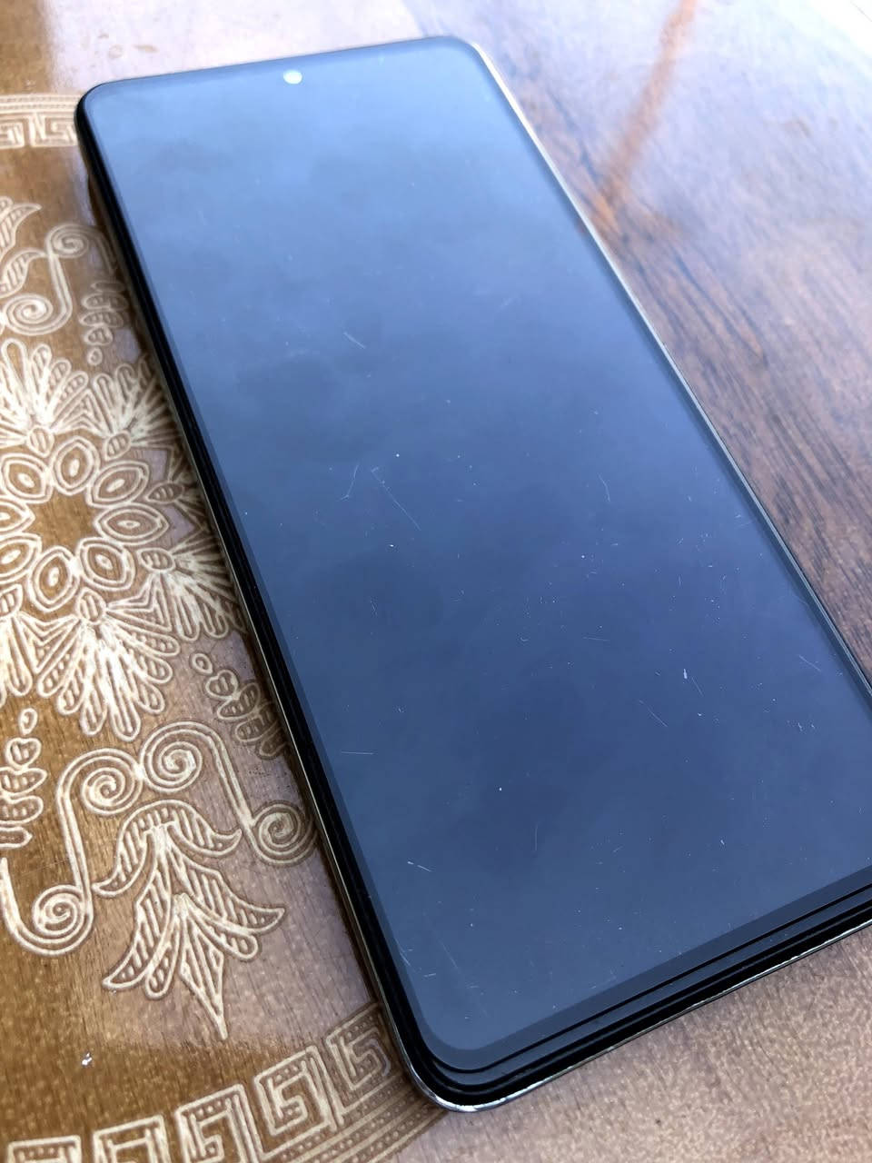 ردمي نوت 11 برو فايف جي
Redmi note 11 pro 5g
الجهاز لا مفتوح و داخل تصليح ابد 
ذاكرة 128 
رام 8 و ويا التزويد توصل حتة 11 كيكة
خطين عربي
بطارية عملاقة 5000 ملي
شاشة 120 هرتز نوعهة سوبر اموليد الاصلية
كامرة 108 ملكة بيكسل
الجهاز كلة شغال شحن و صوت و بصمة و كلشي 
فقط الظهر مكسور و عدسة وحدة مكسورة 
و الباقي كلة علفحص 
اريدة ب140 و بي مجال 
اشتريت ب270 جديد 
ويا كفر و الشاحنة ال67 واط الأصلية 
مكاني نجف 
***********
