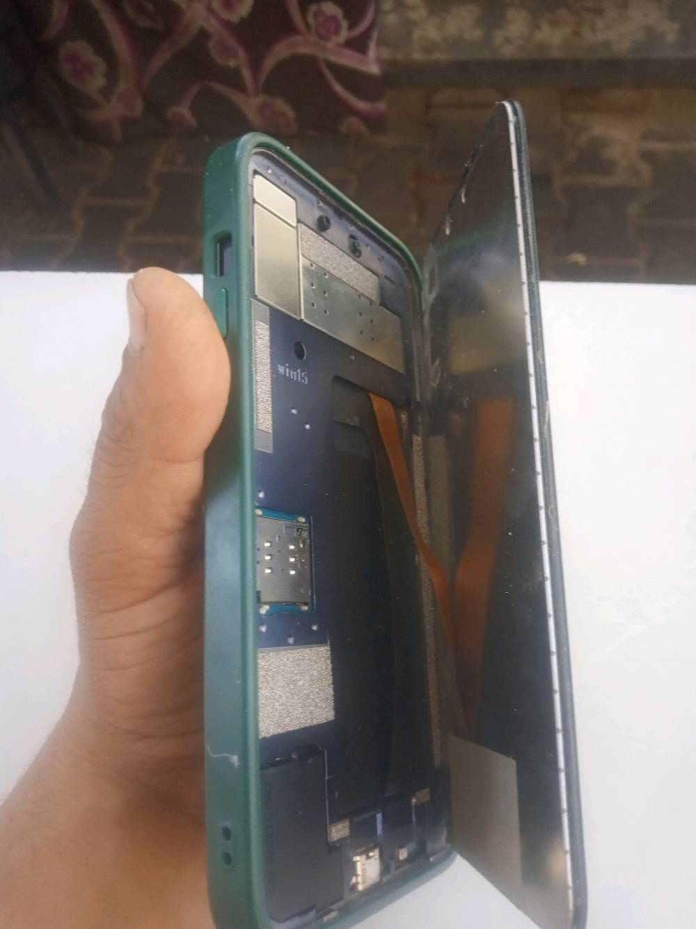 مرحباايفون 15بروماكس ذاكره 256عيب بس شاشه محروك نطيني سعرك عجبني أكلك تعال اخزها بطاريه85