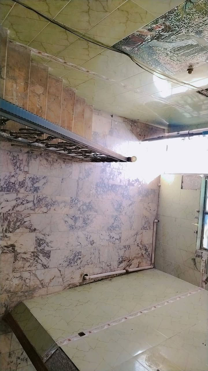 سلام عليكم بيت للبيع مساحه ١٠٠ متر بالجمعيه شارع البو اسيود الزراعي بيع مستعجل للتصال ***********
