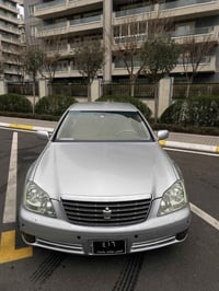 تويوتا كراون • ٢٠٠٥ • أصفر