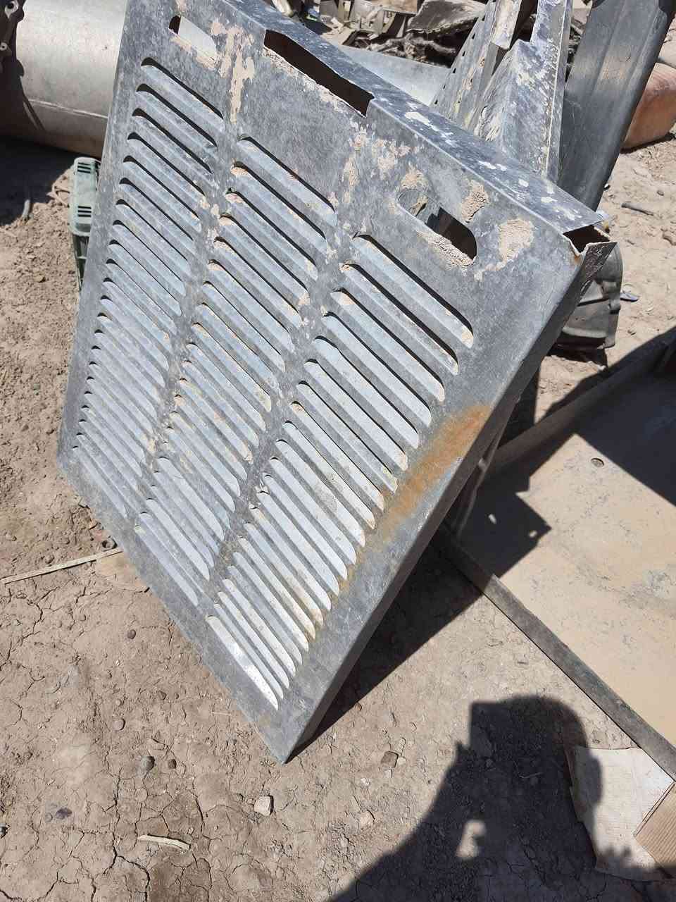 السلام عليكم 
هيكل مبرده المنيوم 4ونص اكبر حجم
نقص باب 🚪 ب80 الف بدون بروانه
مكان ابو غريب
***********
