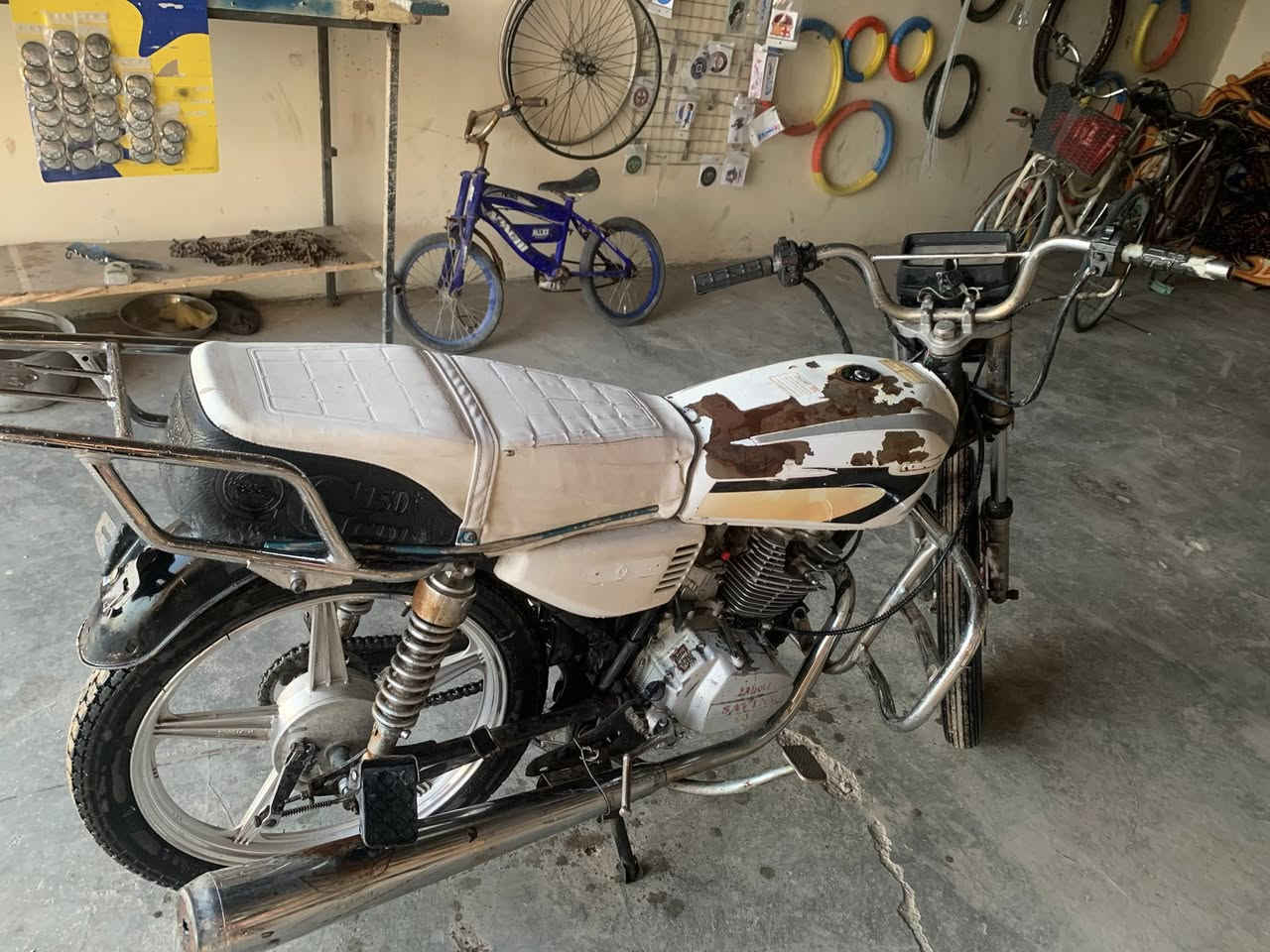 ‏سلام عليكم دراجة خمسة جير السعر 225.        ***********
