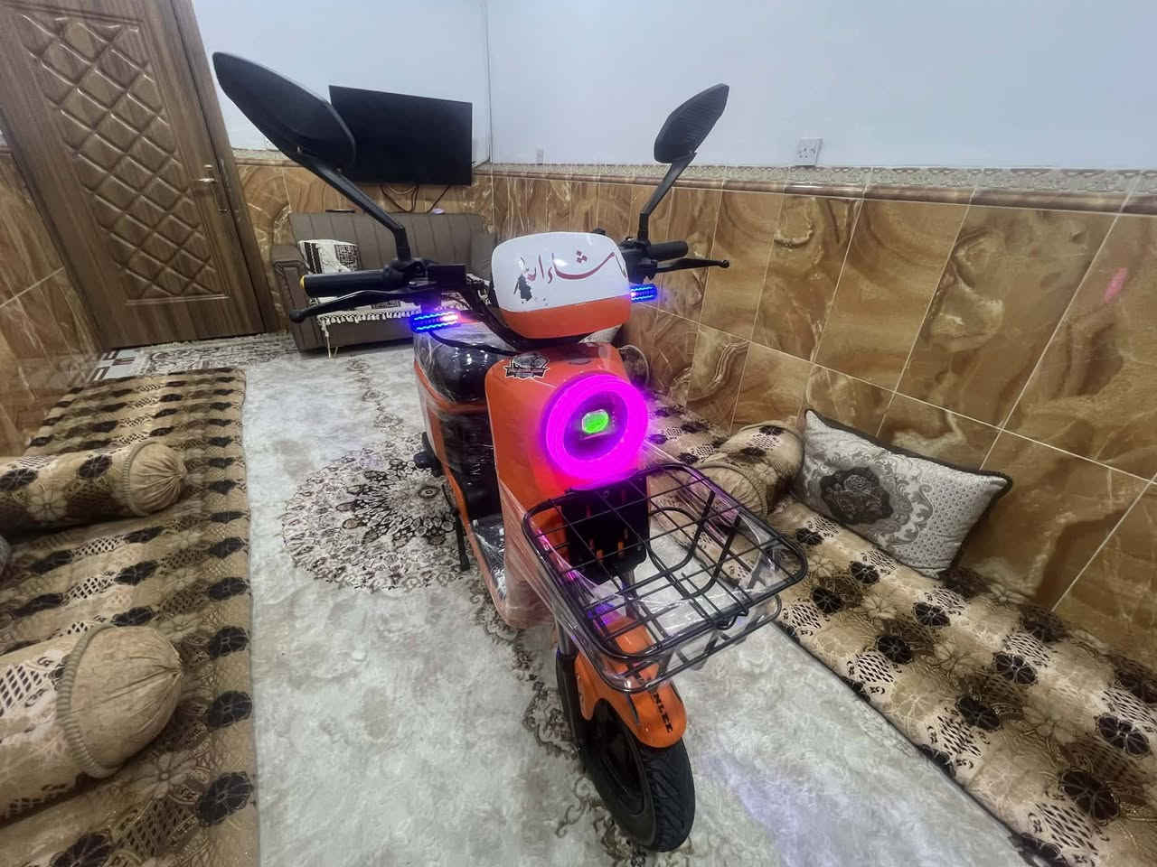 متاح للبيع 
دراجه شحن نوع R9 ونلي الأصلي ببطارية 32 أمبير انتاج 2026 فول موصفات تقطع مسافه 50كيلومتر وتتحمل وزن 150كيلو حقيقي سرعه 109 شاشه بريكات دسك هايدروليك نضام باركينج ونضام بك R سماعات بلوتوث موديل الأحدث تشغيل كارت بصمه مفتاح متوفر سعر525 بي مجال لطيبن رقم هاتف ***********
