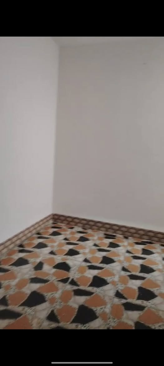 بيت للايجار 50م نجف حي الوفاء قرب شارع الجامعه 
طابق واحد يتكون من غرفه وصاله ومطبخ وحمام 
يحتوى من تانكي وخط مولده جاهزه ونظيف ايجاره 275 
الف صافي بدون ماتدفع ماء وكهرباء للاستفسار ***********
