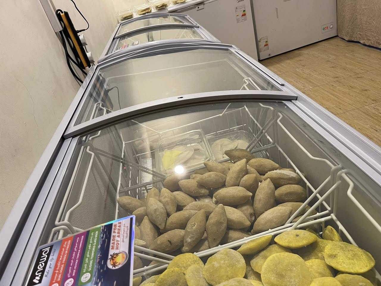 عارضات للبيع حجم الكبير عدد٢  الوحده ب٤٠٠ الف 
مجمده حجم الكبير  ب٤٠٠ سعرهه

للاستفسار ***********
