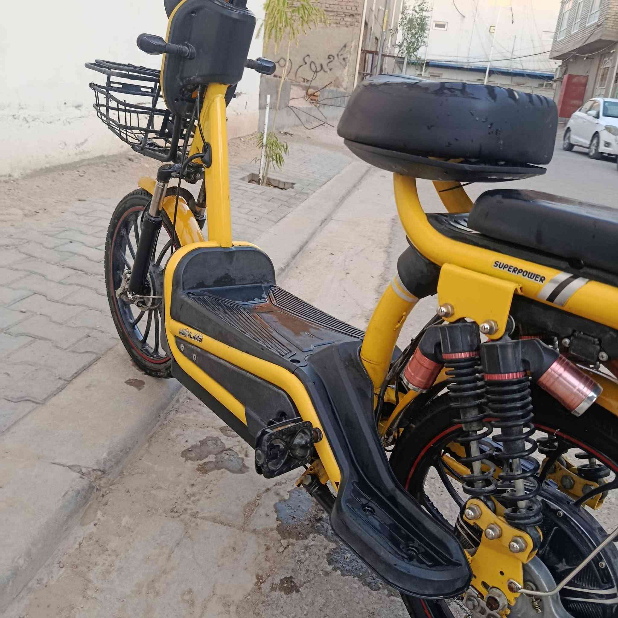 دراجه شحن حجم 20
5 بطاريات كرافين 60V 
مواصفات 
سرعه 50 حقيقي  + اشاير شغاله  ولد + تايرات جدد حيل+بصمتين وسويج + سله 
دراجه اخت جديده سعره 260 وبيه مجال 
موجود ماسنجر + رقمي ***********
