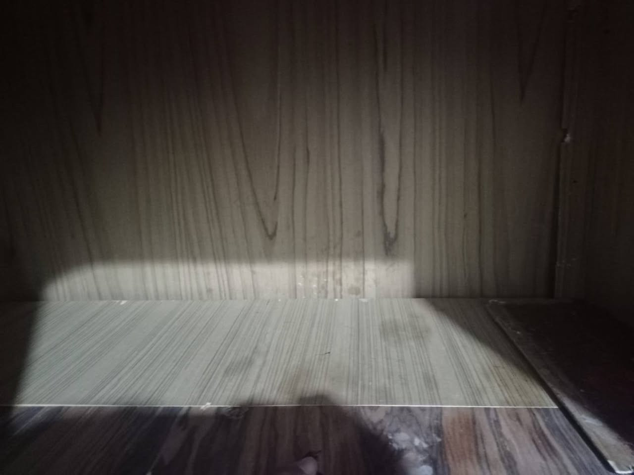 السلام عليكم ورحمة الله وبركاته غرفه اخشاب عراقيه غرفه حلوه  مرتبه سعره 275 وبيه مجال بسيط ***********
@إشارة
