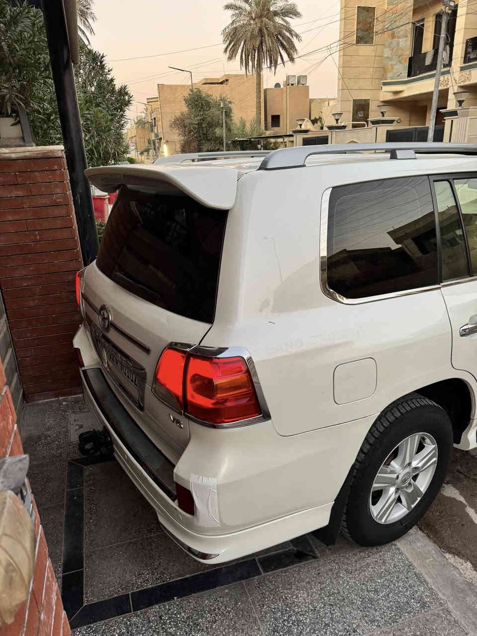 سلام عليكم
لاندكروز 2012 للبيع
سياره نظيفه جداً جداً جداً واضحه بـ صور 
سياره فطيم فولل
كشن كهرباء 
طفايه 
جام شفط 
بصمه ابواب 
فتحه 
موصفات لاندكروز معروفه ميحتاج احجي بيها

سياره بيها ملاحضات * 
سونار موجود في المنشور 
صبغ فقط فقط  نص البنيد
يوجد بارد قليل في المكان 
يوجد سونار في الصور 

رقم سياره بغداد الجديد 
رقم بأسمي بأسمي حصراً 

عنوان سياره بغداد زيونه 
للستفسار والسعر الاتصال ع رقم الاتي 
***********
