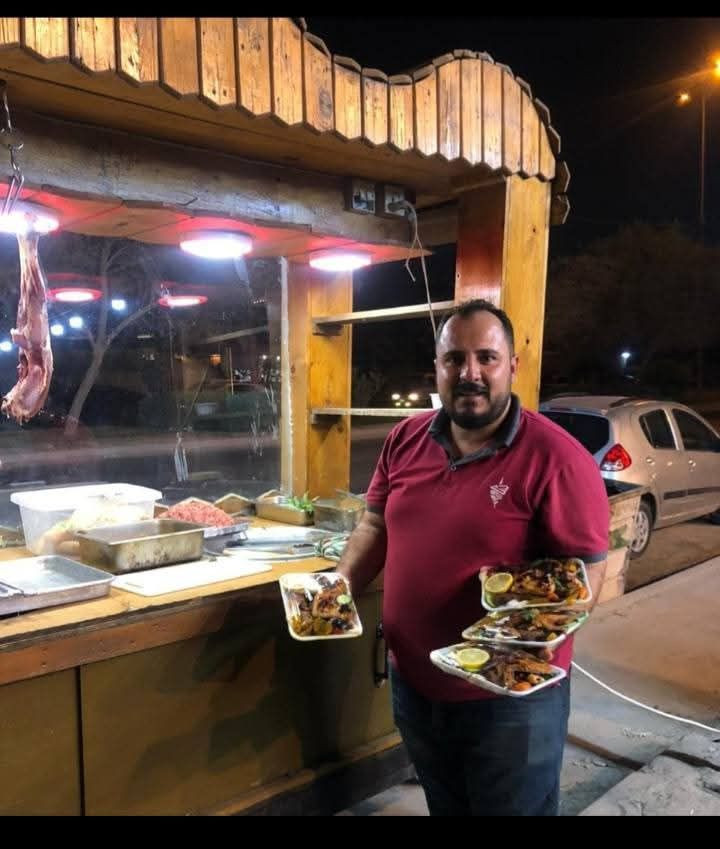 السلام عليكم
مطعم جاهز من الالف الى الياء تجيب مسواكك وتطبخ للبيع او للايجار والسبب كوني منتسب وتم نقلي الى محافظة نينوى الموقع جيد بغداد العامرية شارع البصرة مقابل دائرة الطابو سابقا الشارع جيد جدا أمام  المطعم حديقة تصلح ليلا للمشويات والمقبلات ولبلبي وهاي السوالف ويوجد فوق المطعم كوفي شغال ومرتب محتويات المطعم 

طباخ كبير سنك ميز ستيل حمايه 6 بلانك برادات عدد 2 مجمدة اواني المطبخ جاهزة وكاملة ديكور بغدادي حلو جدا المطعم بي جهاز طلبات  وشواية سمك وشواية ان اجنحة وفرن كبير لشوي الدجاج وغيره ايجاره مليون قفل شهريا واذا بيع تحديد السعر بعد المعاينة للاستفسار الاتصال على الرقم *********** هذا واتس 

*********** هذا بدون واتس
