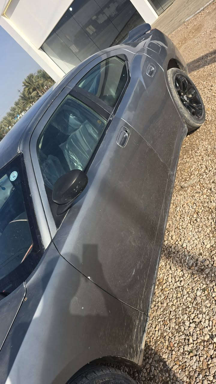 السلام عليكم جارجر مديل7 السعر 90وبيها مجال 

رقم شمالي باسمي تحويل وكاله 
بيه  قطعتين وبارد بالحجل الخلفي  
كير مكينه جدد تبريد تدفئه 
تخم تايرات جدد كهربائيات كلها شغاله 
كشره وغرفته  تخبل  شاشه كامرا خلفيه سستم سماعات دوشمه سنويه 30هزه جديد

العنوان حله الكفل ***********
