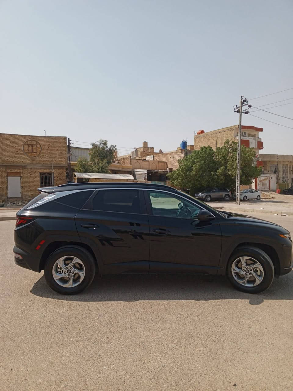 السلام عليكم
توسان 2024 حادثه خلفي صور الحادث موجودة بالمنشور
ماشية  28 الف ميل
مواصفات H-TRAC.                                               
مفتاح بصمه
تشغيل عن بعد  ‎
مكينه 2500
بصمه + بصمه ابواب
هاند بريك بصمه 
اشارة ترحيب
كشنات مخمل 
تحكمات استيرن
تبريد قطعتين
هزاز ستيرن 
رادارات امامي وخلفي
درايف مود 
شاحن موبايل
كراسي اماميه كهرباء 
رقمها فحص مؤقت 
مكان السيارة // العمارة ميسان .
رقمي/*********** .
السعر 185 وبيه مجال .
