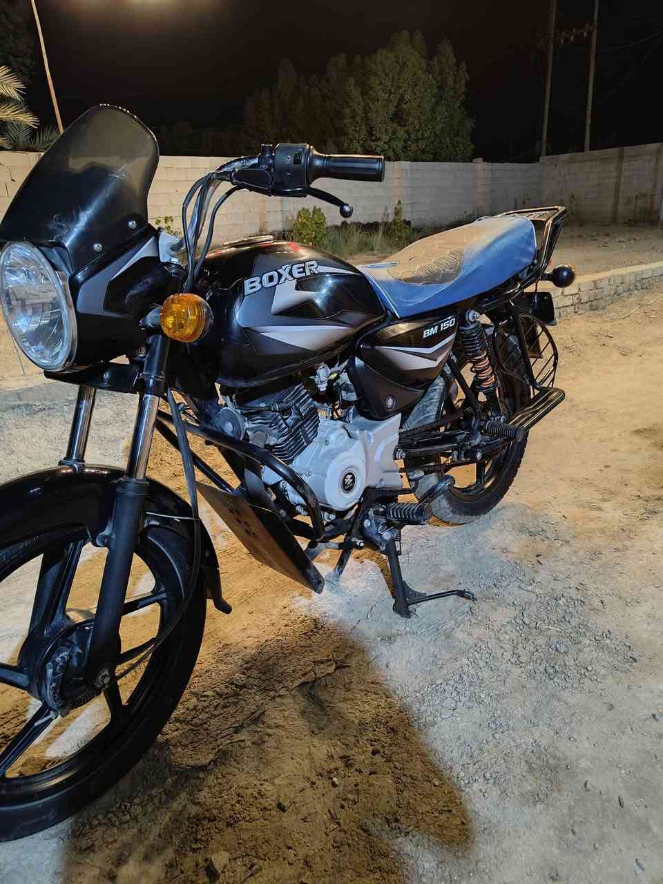 السلام عليكم بوكسر موديل 22طالعة ب23 مرقم قادسية تحويل مباشر
دراجة نضيفه ومكفولة وماماشيه بس 7000 
للبيع سعر 2000وبيهة مجال حك جية 
مكاني ديوانية ***********
