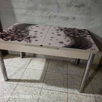 متاح ميز طعام بدون كراسي اخو جديد سعر 65 ألف 07705129754