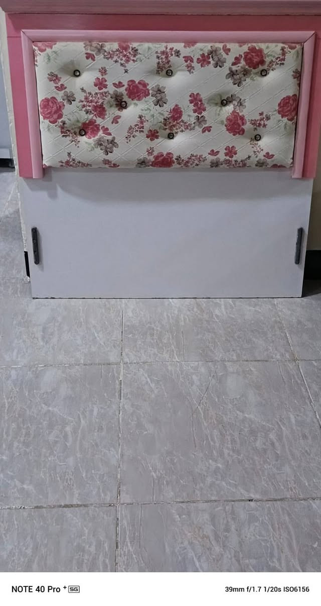 مكلفه بالنشر والتواصل مع صاحب الغراض عالارقام ***********
***********

ثلاجه اربع ابواب برادات عدد 2 قريوله بناتيه ميز تواليت عدد2 وكومديات
