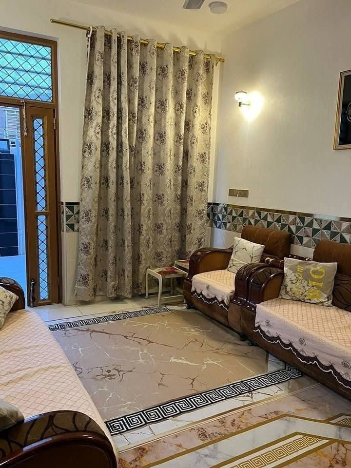 📢 اعلان 📢📢 اعلان 📢 
       👇               👇
⚜⚜ للبيع ⚜⚜ للبيع ⚜⚜
🏠 دار سكني طابو زراعي 🏠 
📐 المساحة 100 متر 📐
🌍 الموقع / الحلة / حي الجزائر /  خلف ملعب الاداره المحليه 
🏡 طابقين يحتوي على 2 غرف نوم  🌺 صاله 🌺 هول  🌺 مطبخ  🌸مجمع صحيات داخليه وخارجية 
📏 الواجهة ٥ متر والنزال ٢٠ متر 
🚗 عرض الشارع ٩ متر 
📷 صور المنزل مرفقة في الاعلان 👇
 ❓للاستفسار ⚜  زيارة مكتب انكيدو للعقارات والمقاولات في حي الجزائر مقابل مكبس التمور او 📞 الاتصال على هواتف المكتب 
☎️*********** محمد الزبيدي 
☎️ *********** سيد وليد 
☎️ *********** سيد وليد 
⚜⚜⚜⚜⚜⚜⚜⚜⚜
