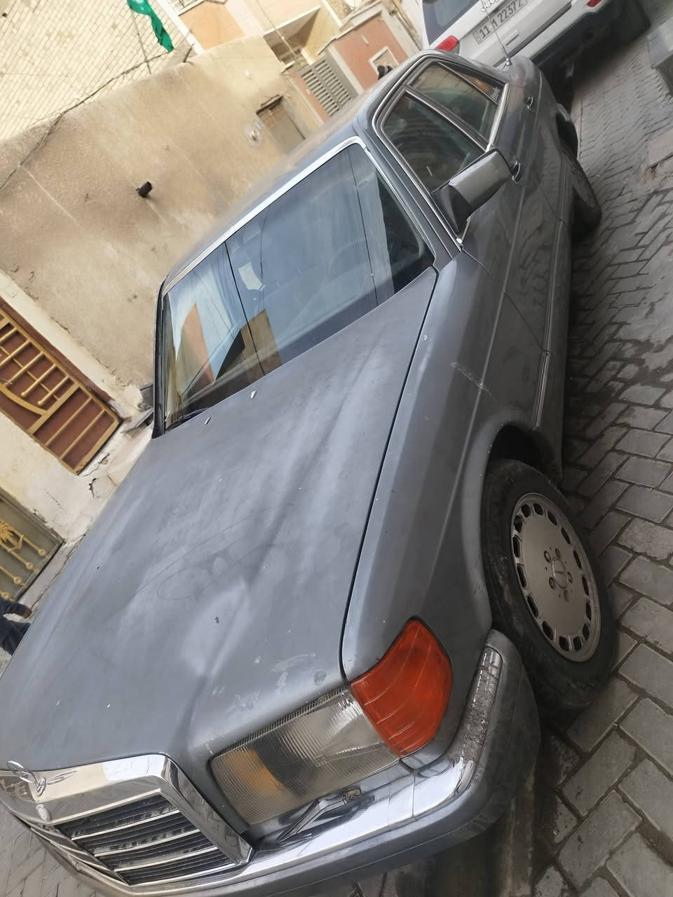 السلام عليكم مرسيدس بنز موديل 90 كير ومحرك بطه 3000 السياره كامله من كلشي السعر 42 رق م بغداد ***********
