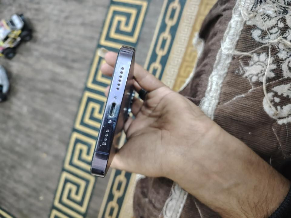 ايفون 14 برو ماكس
بطاريه 81 بلاديه 
ذاكره 512 
مبدل شاشه انضف نوع بالسوك فيس ايدي شغال 
الجهاز وتر كامل بس شاشه مبدله 
تجي تفحص وين ما تريد فول نضافه شوفت عينهم لا ضربه ولا زلغ 
السعر 725 وبي مجال بسيط 
مكتني العرصات 
***********
