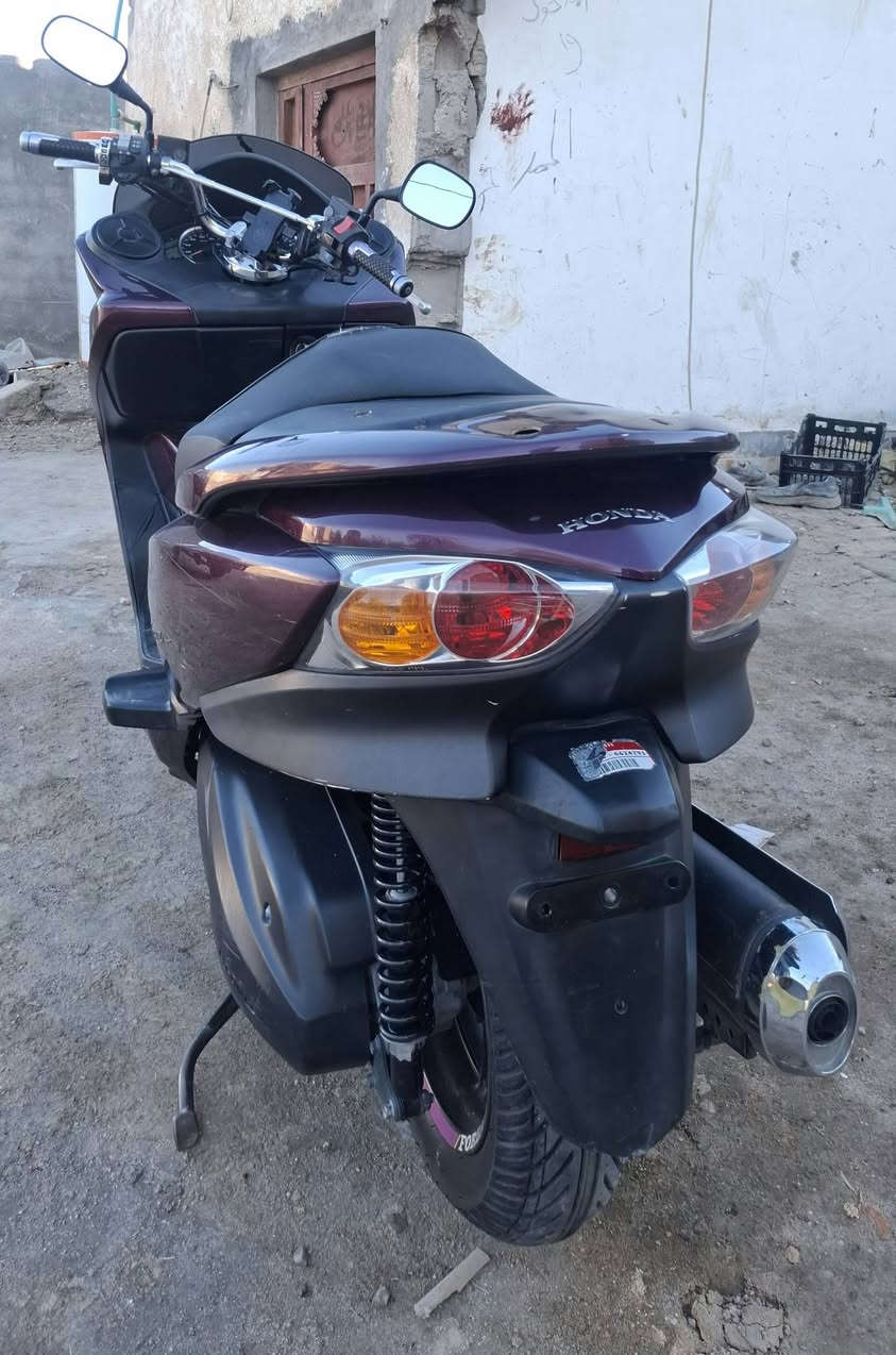 سلام عليكم
للبيع فورزه 010MF
 السعر مليون و 600
ماشيه 25 الف جديده بمعنا الكلمه
كامله كهربائيات كفرات 
تاير امامي خلفي جديد
دسك امامي خلفي جديد
عليها ستاند تلفون اصلي
ستيرن رياضي
يدات مسجل + شاحنه
بيها بدات تدخين قليل جدا
ناصريه مركز/ ***********
