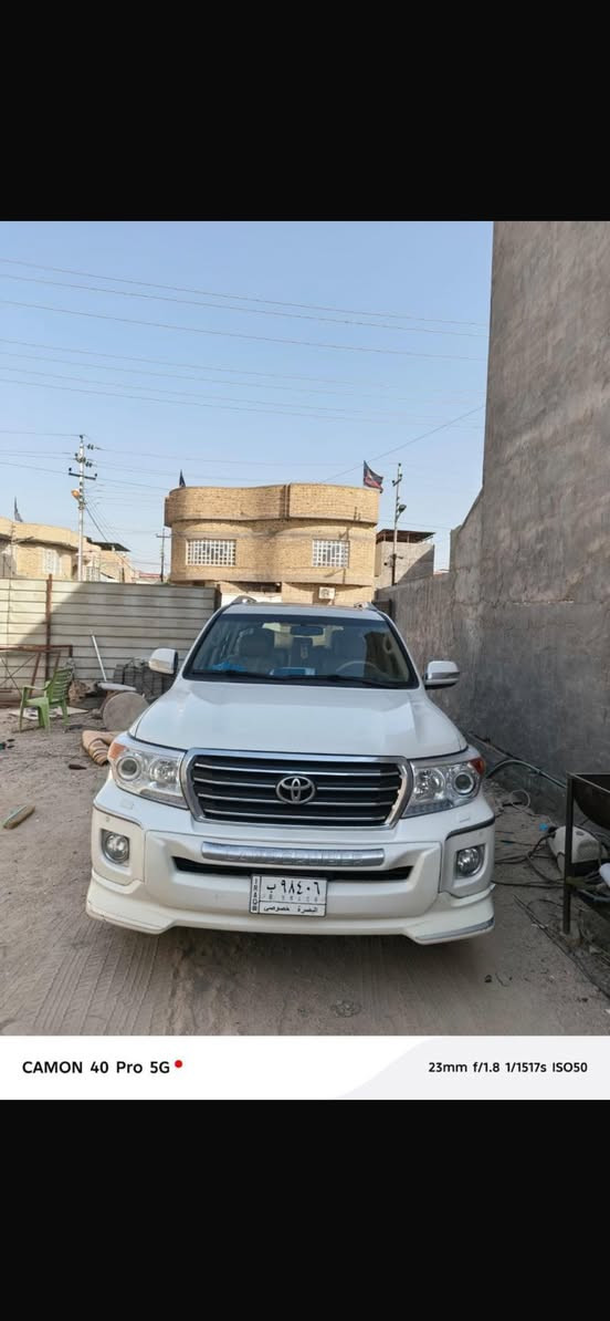 لاندكروز 2014 ماشيه 210الف محرك V6 فول مواصفات فطيم كفاله عامه من صبغ وبارد رقم بصره انكليزي باسمي. 8ايرباك الموقع البصره 4شوارع***********
