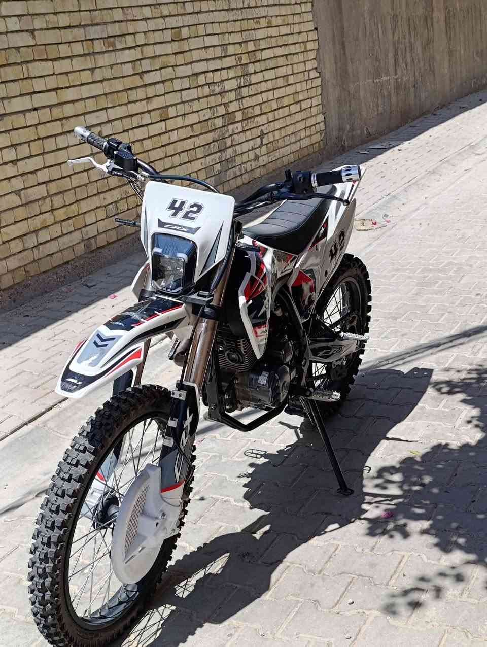 سلام عليكم قفاز crx 300cc موديل 2026 صار شهرين من شديتها دراجة جديدة مكفولة مكينة وكير وشاصي وسرقة وعشاير دراجة بالجيس شلعة ومعدل شك الكاع دهن كلة امزيول وبانزين محسن سعر مليون و 600 وبيها مجال عنوان بغداد الشعب الله شاهد مشتريها من المعرض بالمليونين وعندي الفديو مالتها ***********
