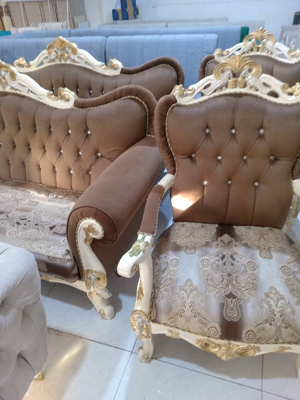 أنواع الأثاث المستعمل والجديد مجمع سيد حيدر الصافي عنوان جديد نهايه شارع ٣٠ قرب دوريه نجده تلفون *********** مجمع الزهراء عليها السلام
