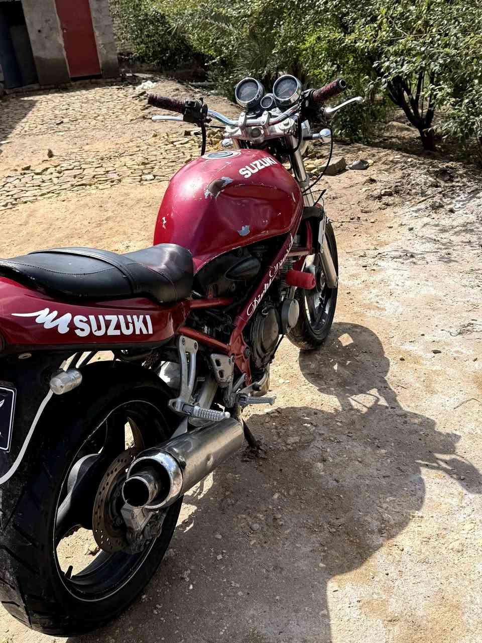 سلام عليكم  اخواي.  سازوكي فرخ بطح   مرتبه دراجه حلوه مال الله  عوزها اشياء بسيطه    تبدل كابريترات.  شرط روح بيها وين ما تريد اني ابيع كوم حديد.  الله يشهد  زوج تايرات ب60  ما صار فتره من جبتهن   الدراجه  شتريدها تصير العب. او غير العب صوت رعيد سرعه 180  تقفل  تواصل واتساب ***********
