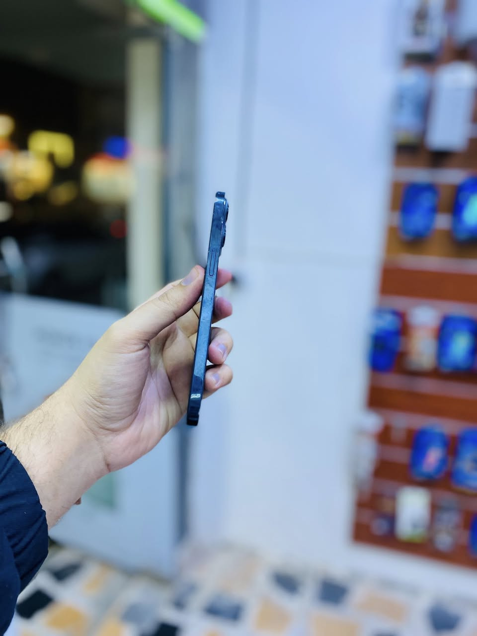 السلام عليكم للبيع ايفون 12 برو ماكس شرق اوسط ذاكره 256 بطاريه 76 صرفه كلش طبيعي بشحن جهاز مبدل شاشه كلش حلوه حتى ضمان انطيك بيها وكامره X1 مغوشه باقي كامرات كلها شغاله وفول الباقي صوت اتصال نت كله فول السعر 335 الف مكاني تكريت شارع الزهور ***********
