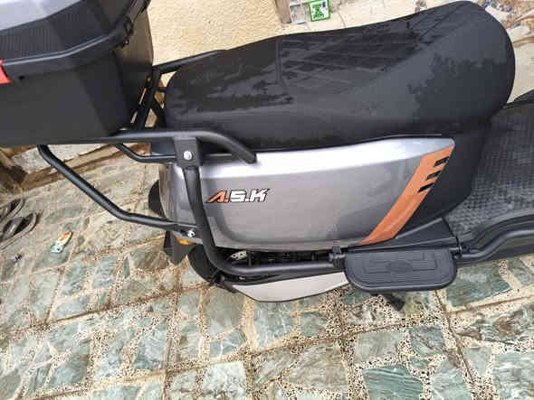 السلام عليكم دراجه للبيع شحن حديثه سرعتها 70 ثلاث نمر جديده معنى كلمه ماشي 2000 سعرها800الف وبيها مجال عنوان بغداد الشعب استفسار على هذا الرقم***********
