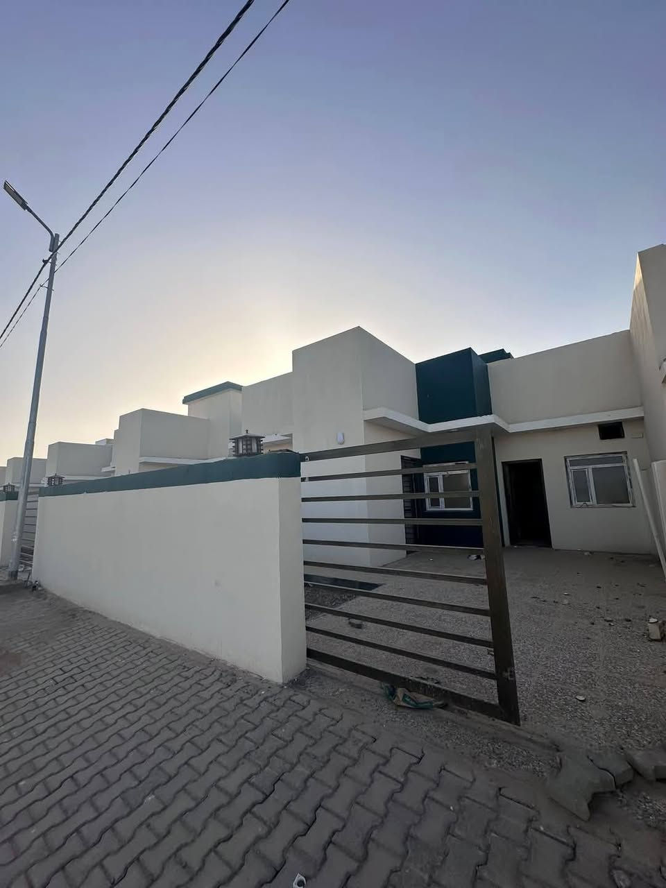 للتواصل:***********☢️☣️
تم اكمل وجهية (كوبلن) و حدادية دار في مجمع ابو اتراب السكني في النجف الأشرف
