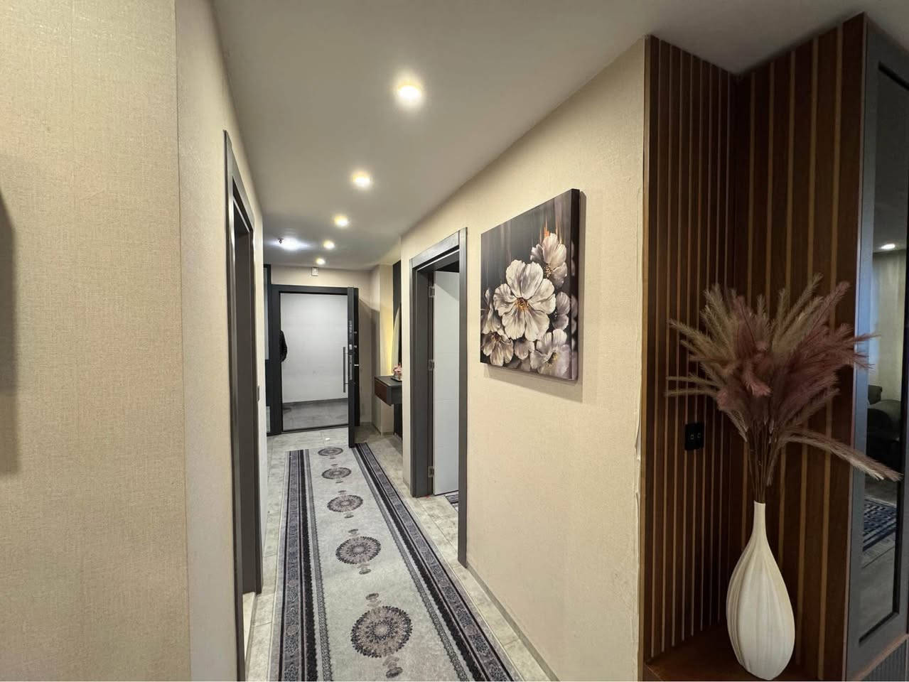 شقة للإيجار
ثلاث غرف و صالة VIP
مساحة الشقة 173 متر
في اربيل المربع الذهبي مجمع ( لايف تاورز )
عقارات الرفاهية 
*********** أربيل, العراق
