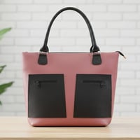 يتوفر لدينا أنواع الحقائب النسائية ( جلد تركي )  بكافة الألوان وجميع ا...