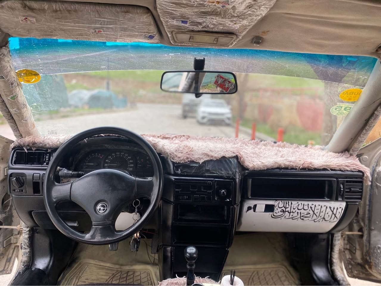 بەناوی خوای گەورە بۆ فرۆشت نوو گۆرینەوە ❤️ئۆپڵ ڤیکترا مۆدێل ١٩٩٣ سلەیتە سەیارەکە بەس ماشەلەی ئەوێت مەکینە ٢٠ گێر و مەکینە و ئەنفلۆی ئەوروپی لۆک هەلمی دەمی نییە مەکینەی کامل کارەبای بەشەرت پێشو دوای داگیراوە بێتەقەو رەقە تەر جیل و مکەبەرە و لەیت و فلجە و گەرمی بەشەرت هەمووی ئیش ئەکات دەعموو لێدراوی و رزیوی نییە جوار تایەو ویلی لۆکم بۆ بەستووە داژ بڵ و بەرگەدرگای لۆک بەس ماشەلەی ئەوێت کامل مەسرەفم کردووە دینارێک مەسرەفی تیانییە سەیارەکە بەمانای کەلیمە ماڵی دۆستە سعری تەنها ١٤ گەلە پارەی ماتۆرێکە لەسلێمانیم *********** ڤایبەر و واتساپی لەسەرە ……لەخزمەت هەموو لەیەک دام ❤️ السليمانية, العراق
