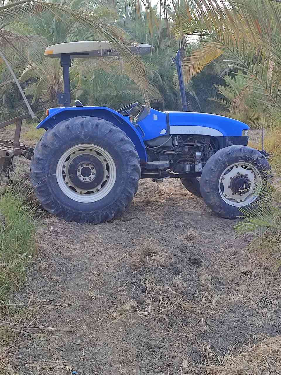 سلام عليكم للبيع نيوهولند 80 موديل 14 رقم قادسيه اي نقص مابيه حره مع فدان حجم 14 تركي مكان سماوه ***********
