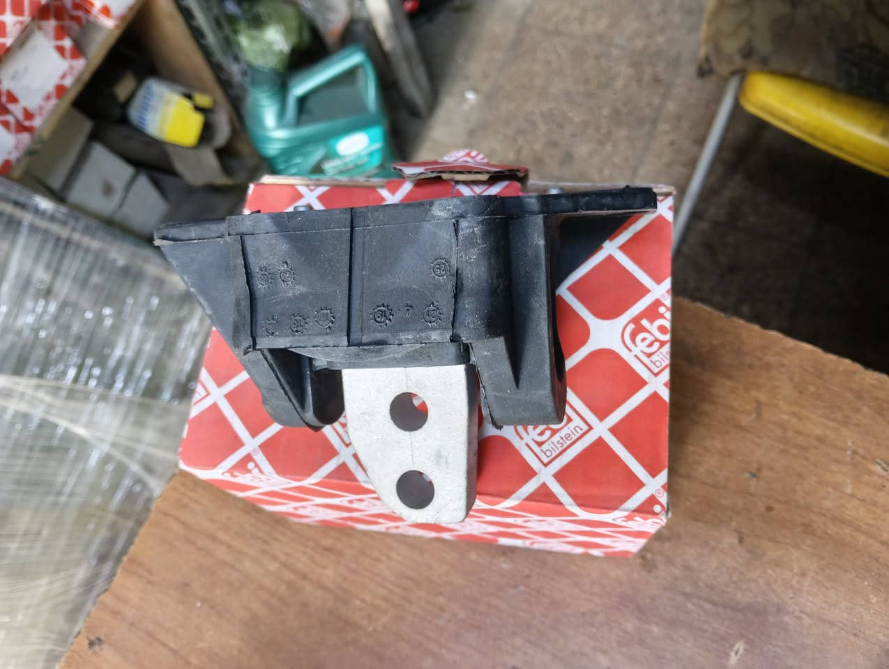 السلام عليكم
يتوفر غراض صدر فولفو 850 جديد صناعه الماني 
دبه ماء محرك 
واتر بم 
درايم شفت 
قايش تايمن كيس 
العنوان بغداد الكراده ساحه عقبه بن نافع 
يتوفر توصيل لجميع لمحافظات. 
***********
