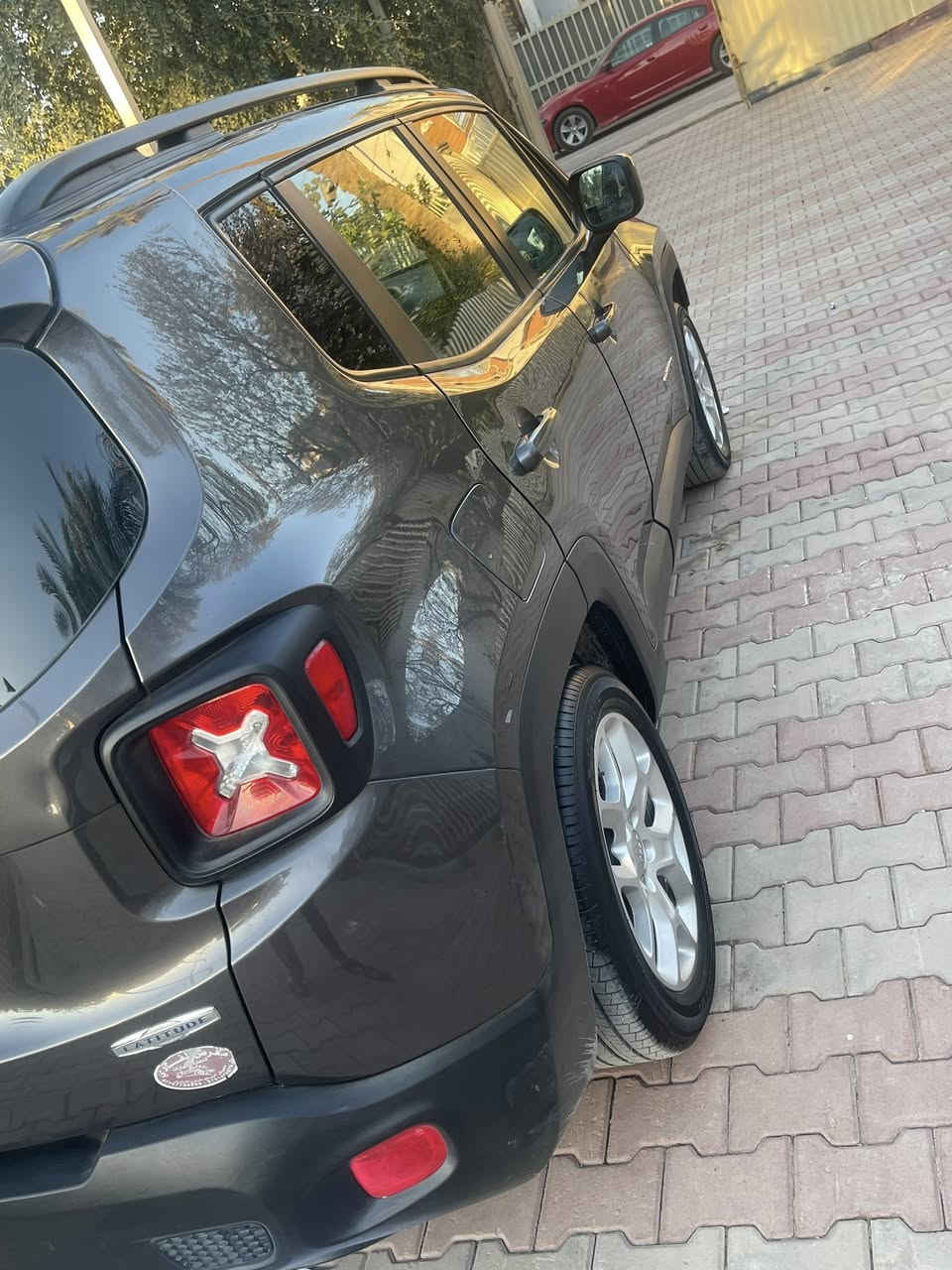 السلام عليكم جيب للبيع                                             مويل٢٠١٨
حادثه بالمنشور 
السياره مابيه كل نقص جاهزه
مكان السياره كاضميه
السعر ١٠٧ وبيه مجال 
للستفسار 
***********
***********
