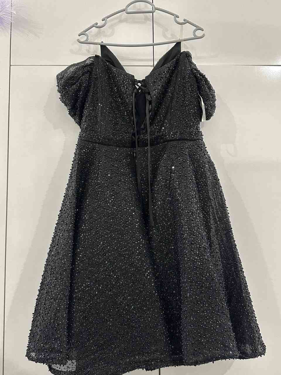 فستان سهره للبيع السعر 100 قفل ملبوس مره وحده يجنن باللبس يخصر الجسم حتى الكرش مايبينه يلبس 44/46 مكاني السماوه


**إذا كنت صاحب هذا الإعلان وتريد حذفه لأي سبب، رجاءا أرسل رسالة إلى الدعم الفني**