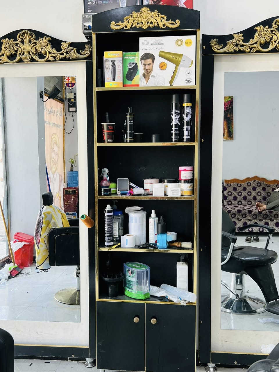 3 مرايات معه رفين نضافه 90/100
ابيعهن سوه السعر 200 الف ***********
