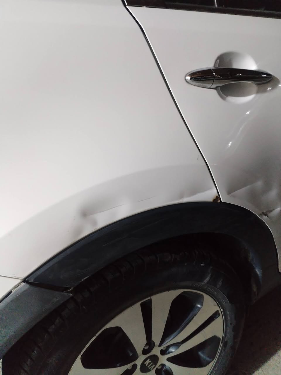 السلام عليكم كيا سبورتج موديل ٢٠١٤ ماشيه ٨١ ألف بسمي مكفولة من الصبغ بيها بارد قليل بجاملغ السايق وبيها ٣شخوط صغيره رايدها ١٥٢ وهذا رقمي ***********
