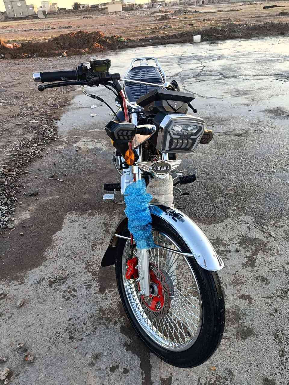 السلام عليكم
دراجه سولنك موديل 2025صار شهر مشدود 
كله وضع شركه ما ناقصه برقي الدراجه حيل نضيفه 
السعر المطلوب 700وبي مجال ***********
خاص ما اجاوب بنوبه مكاني القياره قريه الحاج علي
