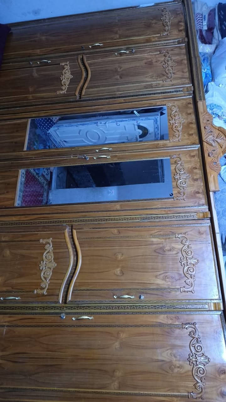 ‏
‏غرفه  نوم ، كنتور  6 بيبان  مقوس، 
‏ميز تواليت  جربايه + ملحقات،  كنتور   طفل
‏السعر  700.. العنوان  ***********
