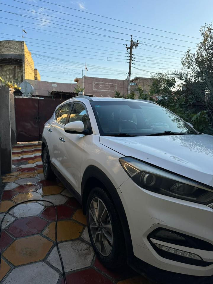 السلام عليكم
توسان خليجي للبيع 
الموديل 2018
اللون ابيض كفالة عامة من الحادث والتبديل والفتح  اكو صبغ موضح بالسونار (أمامكم)
محرك 2000 دوش بحالة ممتازة وكفالة
كير اوتو ماتيك 
مري كهرباء وشفط واشارات بالمري
اربعه ويل كب 
بروجكتور لد
تحكم ستيرن جهتين 
شباك نيكل 
تبريد +تدفئه خير من الله 
داخل جلد صحراوي 
حساسات خلفية
رقم بغداد انكليزي 
كامره خلفية بلادي 
مكان السيارة بغداد 
السعر 179 $$ و بيها مجال ان شاء الله 
الاستفسار‏

0770 963 7485
