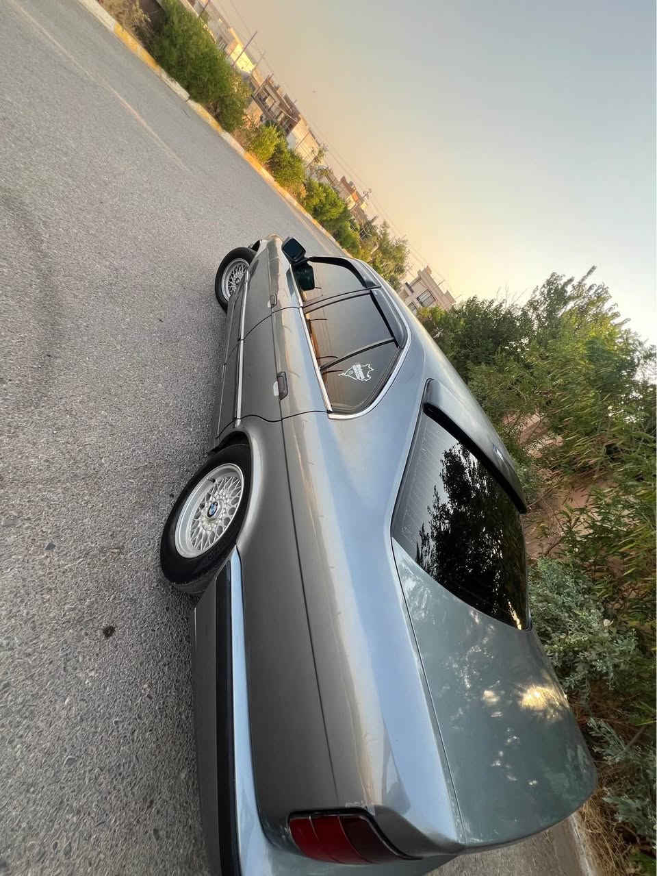 سەرەتا بەناوی اللە BMW525i مۆدیل 1991گێڕعادی ئاڕم پلاستیک هەولێر ماشااللە مەکینەی لەقوەتی خۆی بێزارە گێڕوو مەکینەو ئاڕموو ئەوەلیاتوو مووسووبڕاوەی بەشەرتە سەیارەکە زۆر پاک ماوەتەوە پشتوو پێشی کەپسەو بئ دەعمە  سەیارەکە تەبریتە بەڵام کۆمپئسەری جامە تەنجا کۆم پرئسەری دەوئ ناو فۆرمیکاو دووجام کارەباییە شاشەئای پادوو ئم پی فایەرە سەیارەکە کامل دەستکاریە تەنها بۆجوانی حیزام کراوەتەوەو سەقفی بئ سبووغە سەیارئکی تووندوو تۆڵەو کارەبایی گشت گیانی بەشەرتە چوار ویل حەسیری لۆکی لەژێرە  لایت ئەڵقەو دەعامی پشتوو پێشی ئمە یەک دنک غایسی نیە سەیارەکە ئی دەست ماڵان بووەو ئی دەست گەنجوو مەعرەزان نەبووە ماڵێکی جائیزوو ڕێکوو پئکە داوای ٤٠$مەعامەلەیەکی برایەنە لەشاری کۆیەم.
ژ.م(***********)
ژ.م(***********)واتس ئاپ ڤای بەر لەخزمەت گشت لایەک دام. أربيل, العراق
