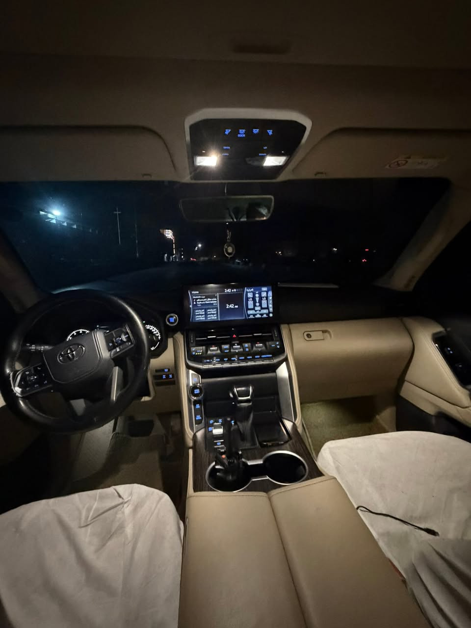 تويوتا لاندكروزر VX موديل 2022 للبيع 🚘 
بـ سعر 685 $ وبيه مجال للطيبين ***********
المواصفات والتفاصيل:
 المحرك: 4000 تنفس طبيعي (V6).
 المسافة المقطوعة: 65 ألف كم فقط.
 الرقم: دهوك (تحويل أو وكالة مضمونة).
 الحالة: كفالة عامة من الصبغ.والتعديل (بحالة الوكالة ونظيفة جداً).
 المواصفات: مواصفات الـ VX المعروفة كاملة (شاشات، بصمة، جلد، فتحة، تبريد مركزي، وباقي الأنظمة المتطورة).
ملاحظة: السيارة بحالة ممتازة وجاهزة للاستخدام بدون أي مصاريف 
سيارة نظيفة حرفياً 
مكاني_كربلاء
