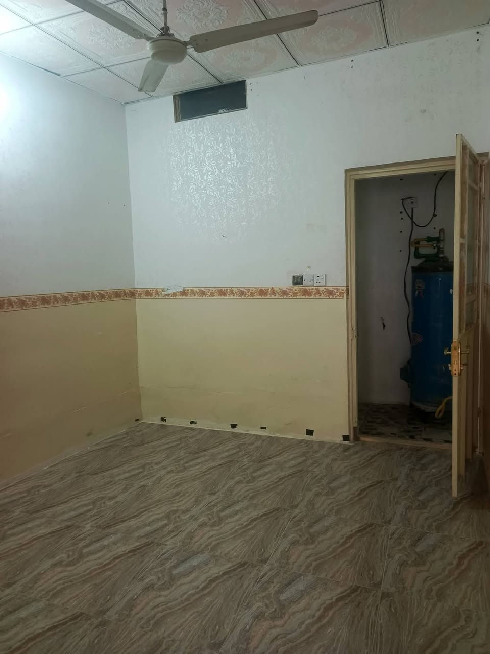 بِسْمِ‌ اللَّهِ ‌الرَّحْمَنِ ‌الرَّحِيمِ‌ 
کرێ..ئەم خانوەبۆکرێ.لەگەڕەکی.گازینۆ.ئازادی
دراوسێی بەڕێزی لێیە..عەقدی.ساڵانە
دەکات.مانگانەکەی.200هەزار.ئاوو
کارەبالەسەرخاوەن خانوە..یاخوت
170ئاووۆارەبالەسەرکرێچیە.هەروا
حەق دەستی.نوسینگە.75هەزارە.
***********...
