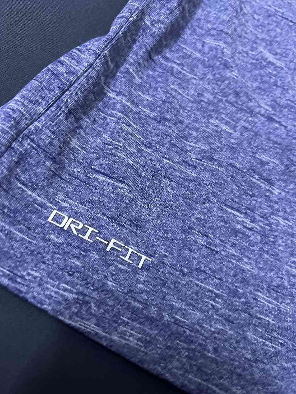 Nike dre
اصلي وكاله غير مستخدم 
القياس L
يلبس وزن ٩٠
خفيف بهاري صيفي


**إذا كنت صاحب هذا الإعلان وتريد حذفه لأي سبب، رجاءا أرسل رسالة إلى الدعم الفني**